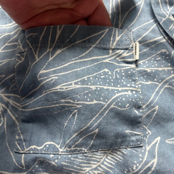 Vans Light Blue Leaf Print Rolled Cap Sleeve Button Down Top - Picture 8 of 12